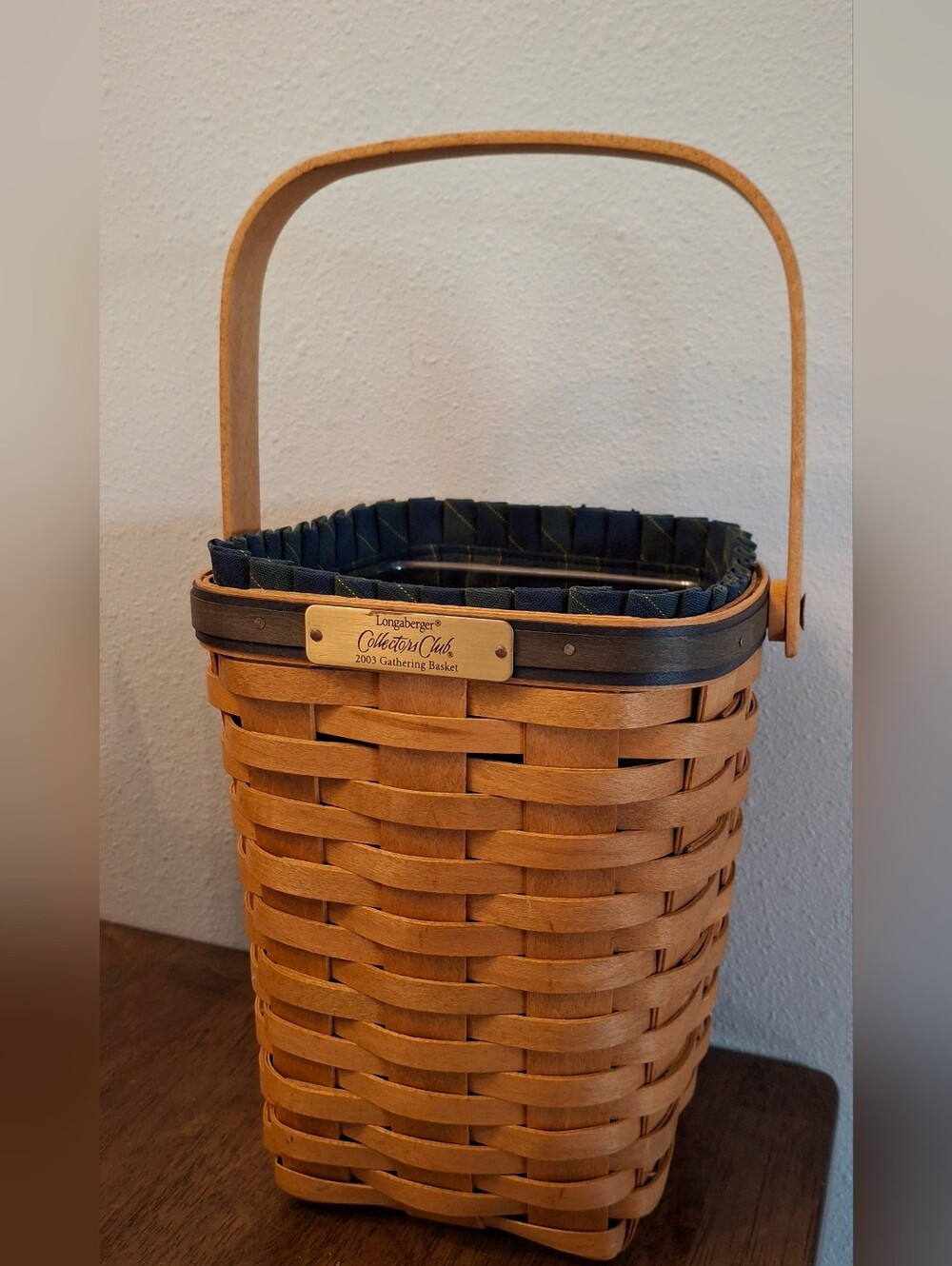 2003 Longaberger Collectors Club Gathering Basket, Plastic Insert & Cloth Liner